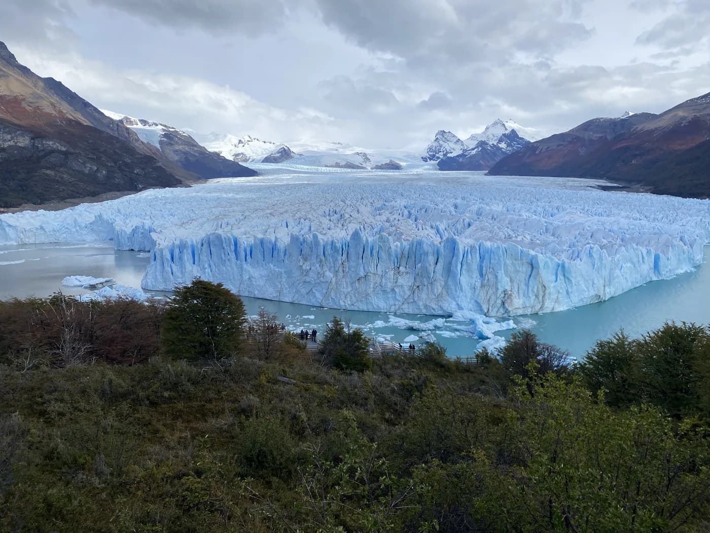 Original photo: the face of the Perito Moreno glacier, blue ice standing over the water